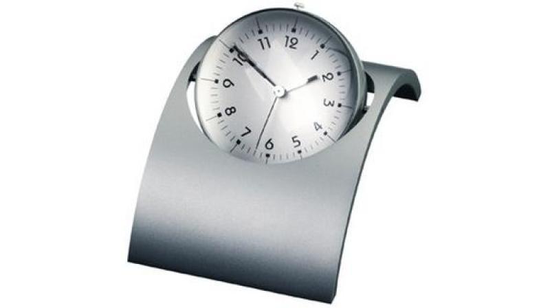 Magnifying Rotating Desk Clock