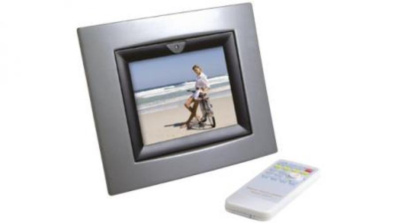 DIGITAL PICTURE FRAME 